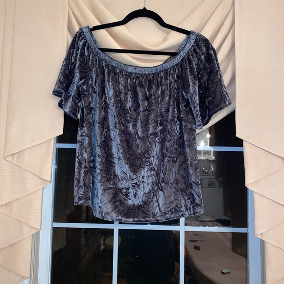 Knox Rose Short Sleeve
Velvet Top sz S - Picture 2 of 6